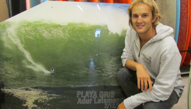 Aquí Adur repetido: mirando a la cámara, y en la señora ola, que vaya usted a cogerla si puede... al final le alcanzó y tiene mérito el revolcón. Buena charla inspiradora.
