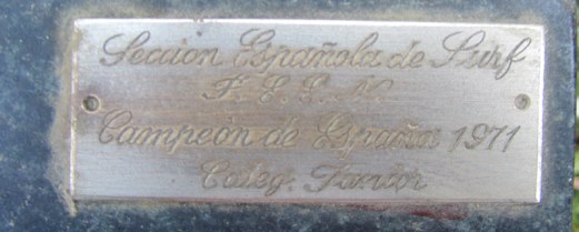 Inscripción en el trofeo auténtico.